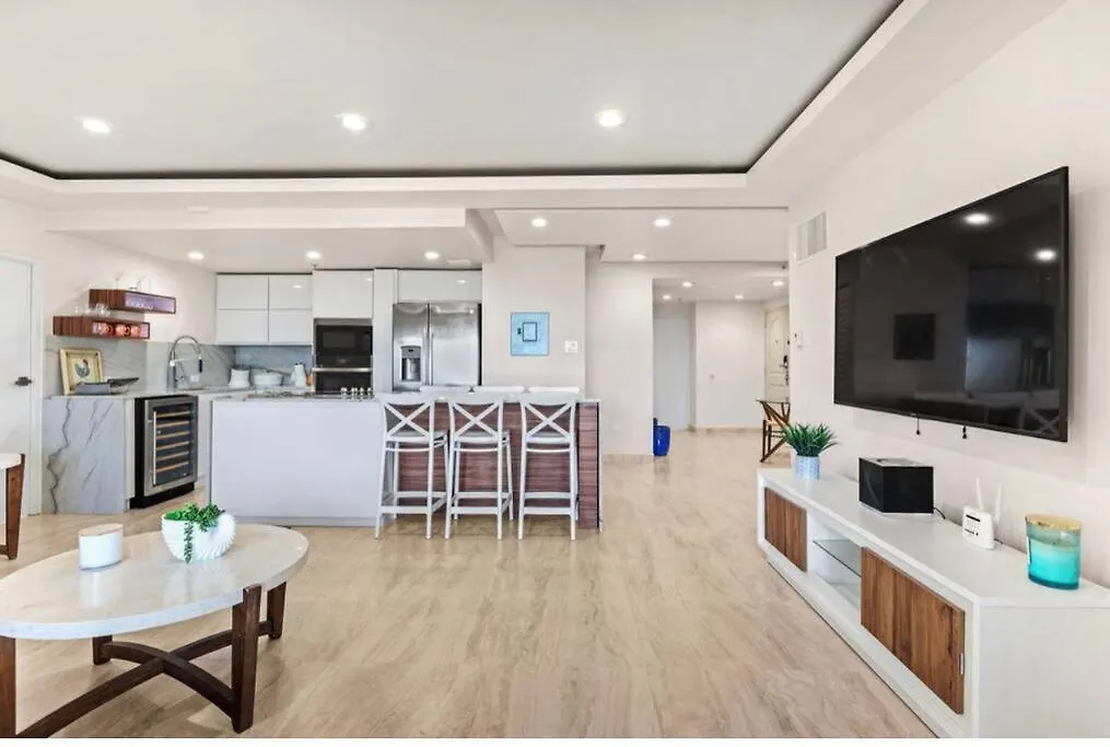Revitalized Beachfront Villa - 8498-99 location